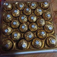 FERRERO ROCHER费列罗巧克力24粒装 费列罗的巧克力 挺好吃的 不过 挺贵的 真的 差不多得3块一个 平时都