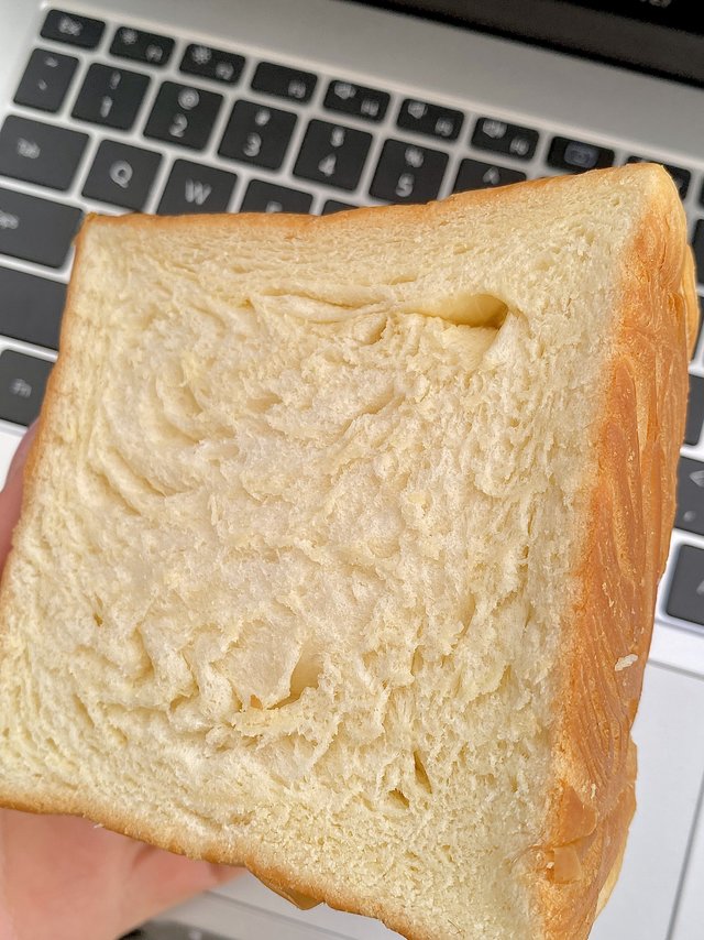 只有我一个人喜欢吃这种湿软的面包吗…