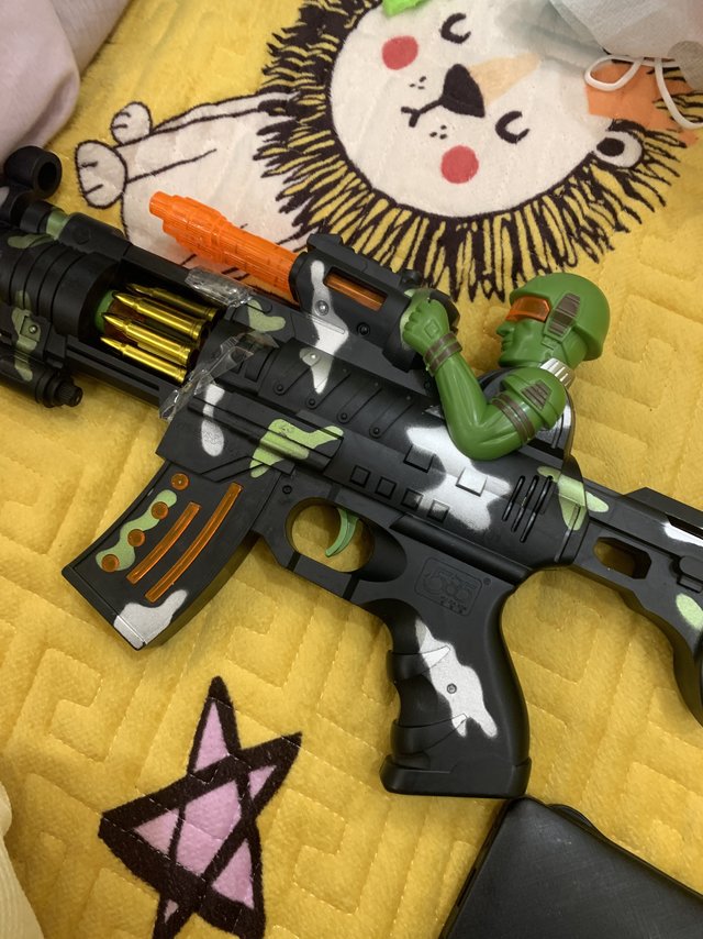 儿童宝宝迷彩电动玩具枪声光音乐小孩男孩枪