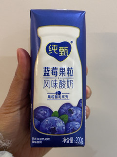 有果粒的酸奶吃起来就是满足