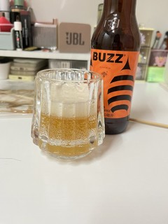 国产蜂狂精酿啤酒，好喝！