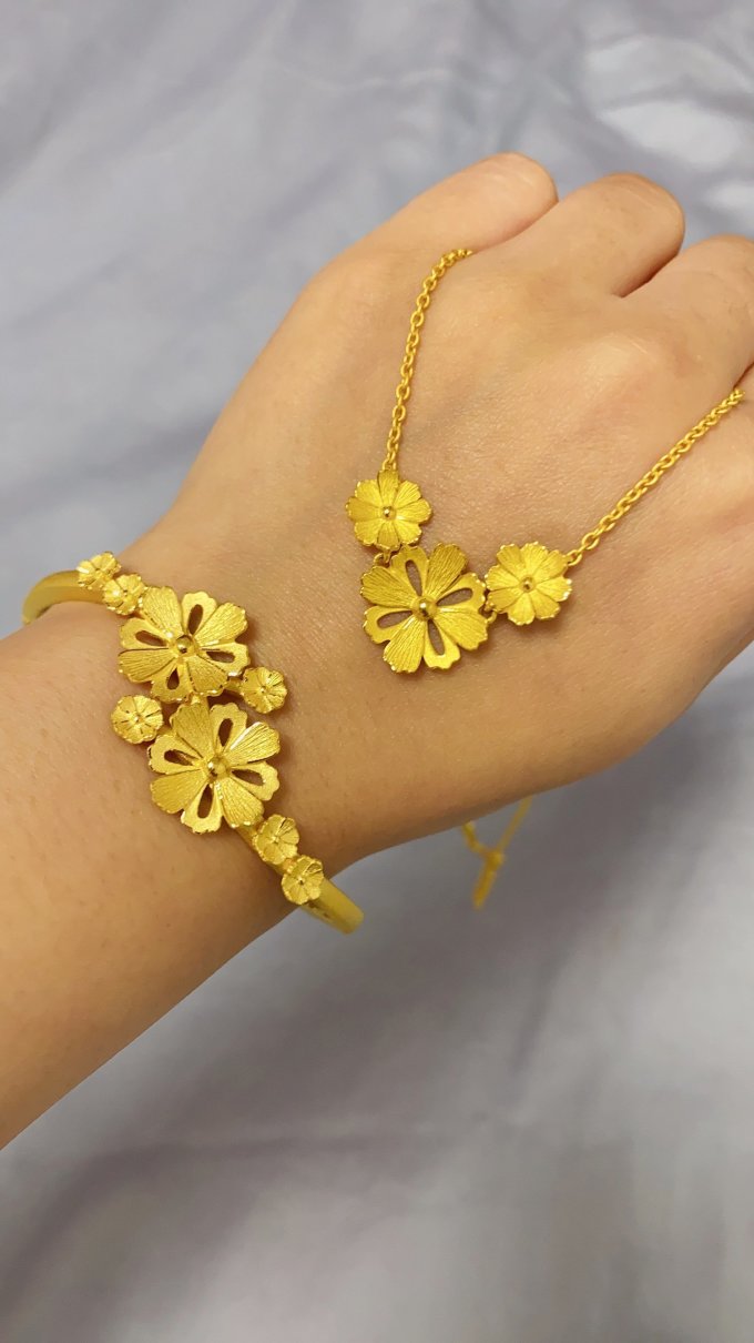 周生生黄金项链