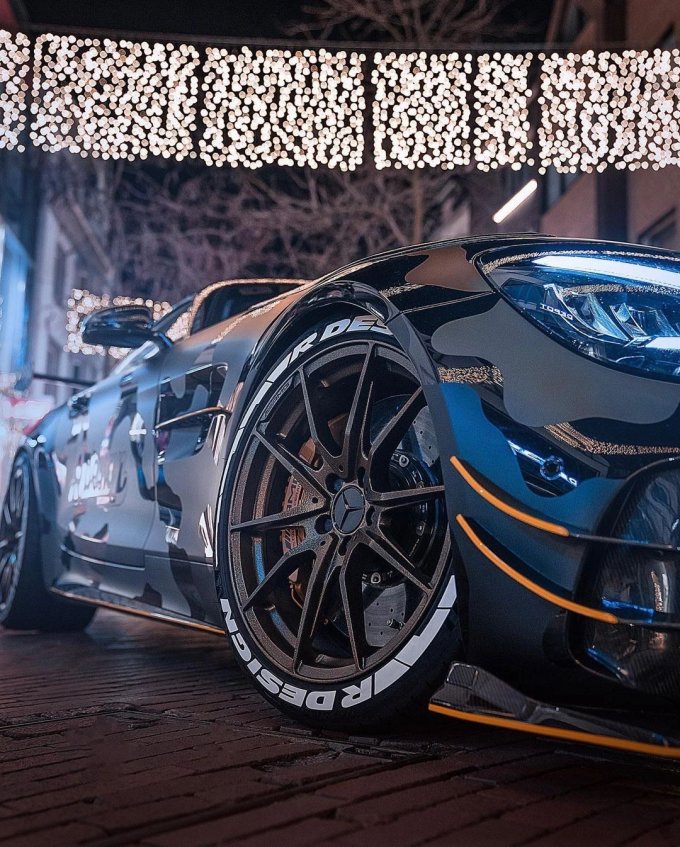奔驰mercedesamggtr这涂装有点帅了