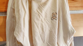服装家居 篇十五：因为一只小熊，看上了这件平平无奇的衣服