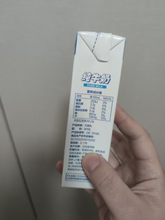 过年囤了一箱贵州特产山花纯牛奶