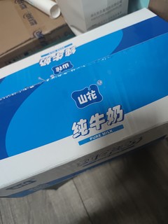 过年囤了一箱贵州特产山花纯牛奶