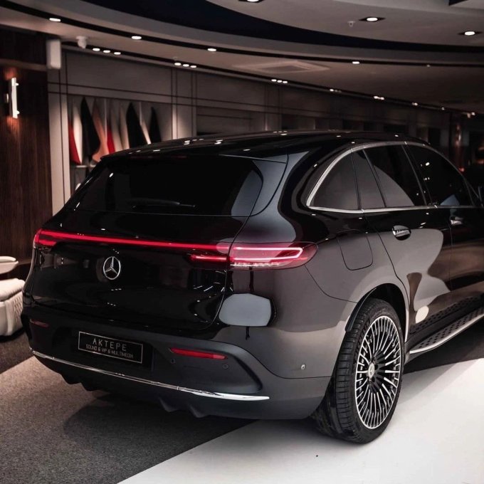 21:43:22奔驰纯电suv eqc 400#豪华超跑俱乐部#奔驰#奔驰eqc #电动车