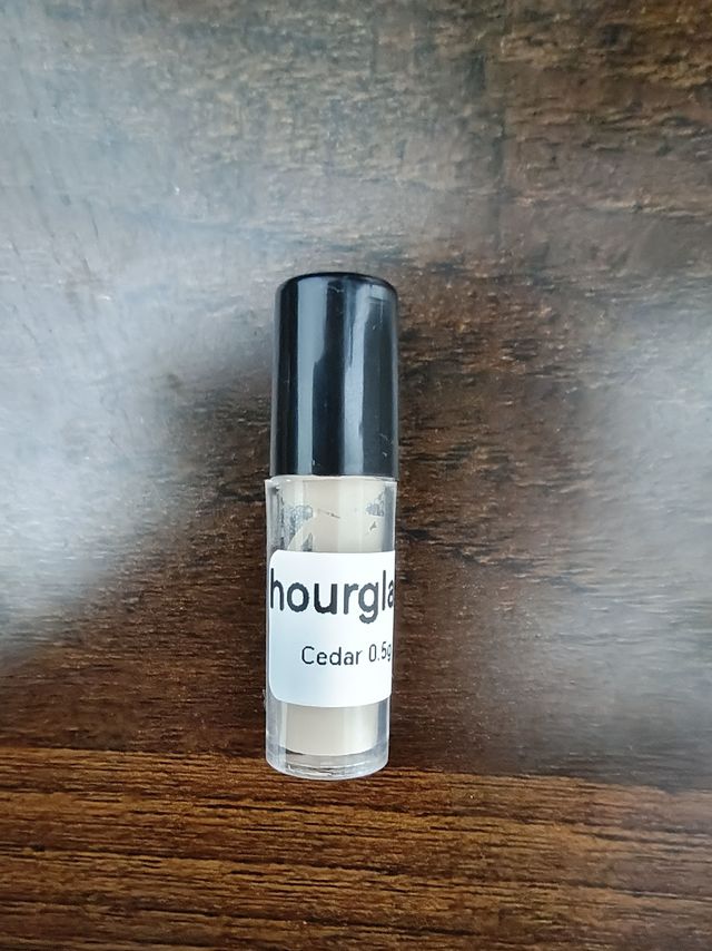 自然遮暇hourglass遮瑕液小样