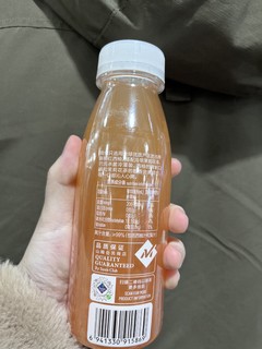 这一小瓶西柚汁味道非常好喝