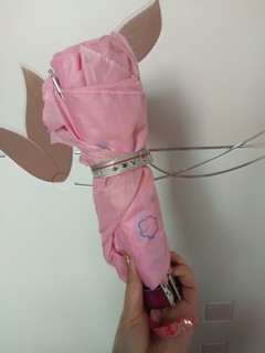 少女心满满的粉色雨伞