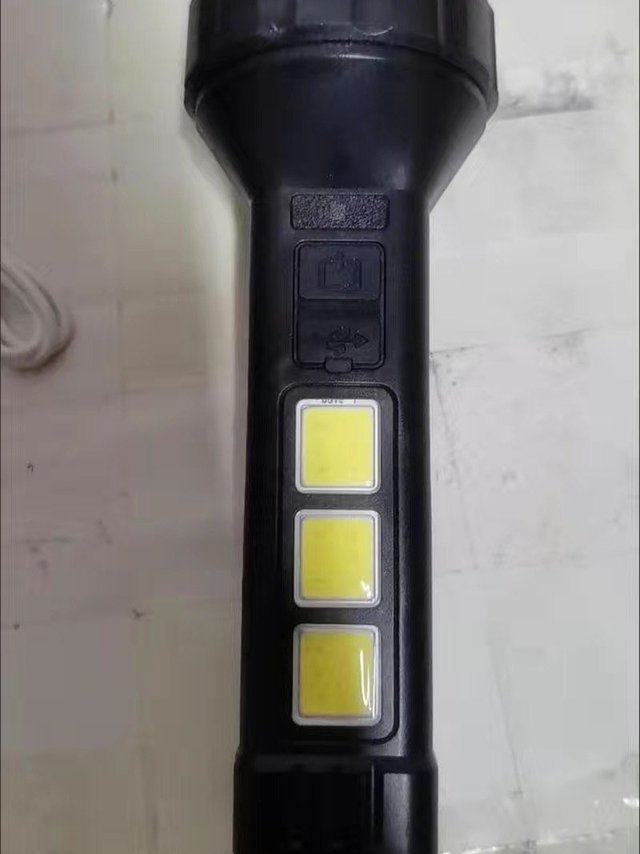 奥索卡强光手电筒可充电