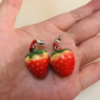 小草莓耳饰很好看，超喜欢