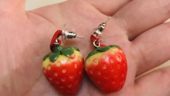小草莓耳饰很好看，超喜欢
