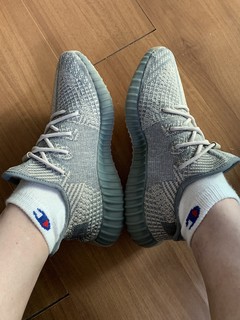 曾经火红的adidas Yeezy 350椰子鞋