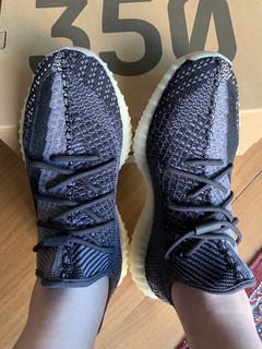 曾经火红的adidas Yeezy 350椰子鞋