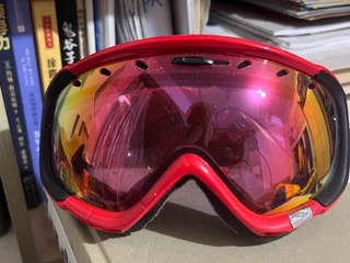 滑雪必备的装备滑雪眼镜