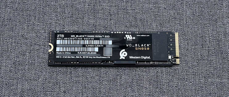 使用48日 WD_Black SN850 NVMe WDS200T1X0E-00-