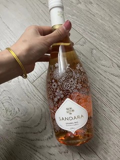 买来做装饰的起泡酒