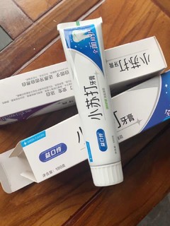 小苏打牙膏，防蛀护龈，口气清新一整天。