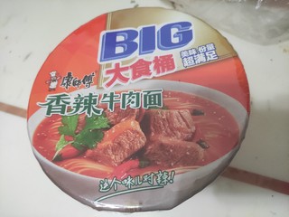 大包量的实惠装香辣牛肉面