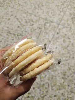 酥酥脆脆的旺旺雪饼