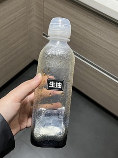 味全瓶子+尖叫盖子组成的调料瓶