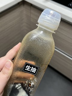 味全瓶子+尖叫盖子组成的调料瓶