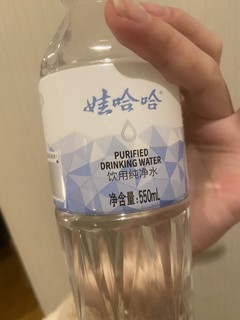 介个矿泉水的颜色好好看