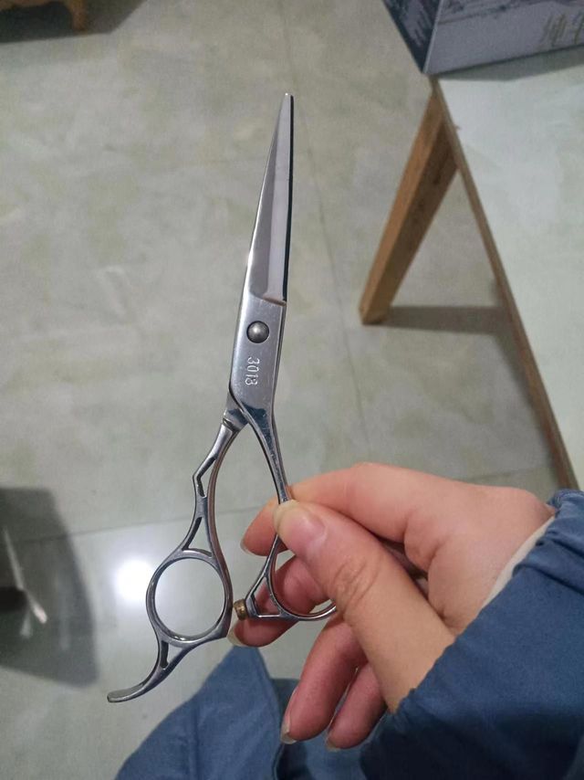和理发店一模一样的剪刀