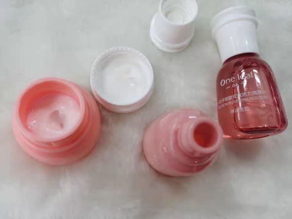 买的小样旅行装护肤品，好用哎！！