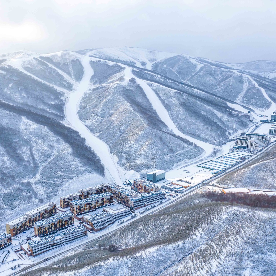踩着冬天的尾巴、一起出去撒点野，国内十大滑雪场推荐。