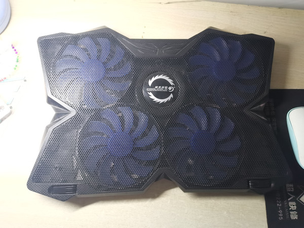 超级好用的电脑散热器 电脑要好好保护哟