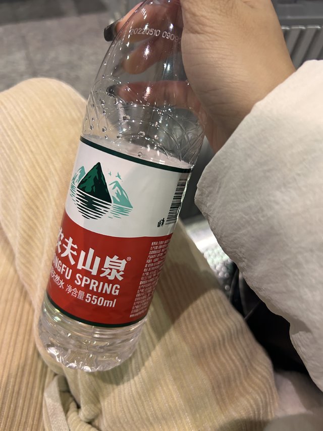 出门必买的矿泉水