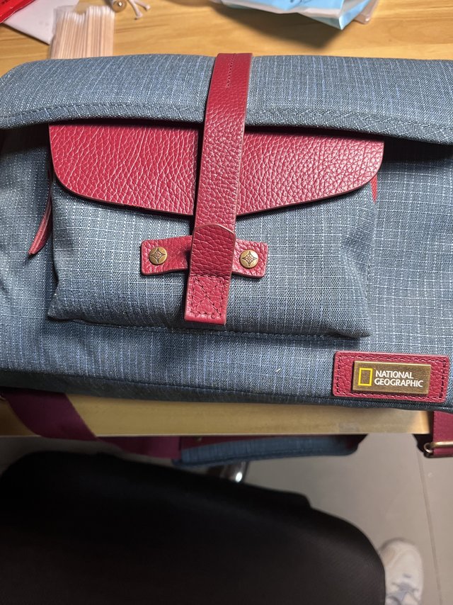 男朋友的相机包还挺好看的呢