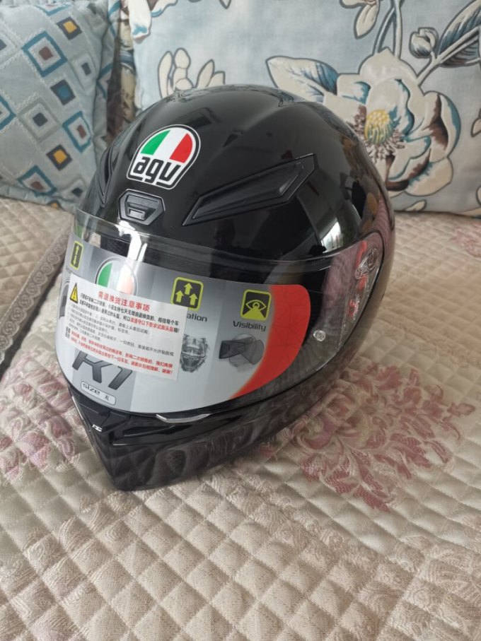 agv摩托车骑行装备怎么样 建议脸上肉多的拍大一个号码,头.