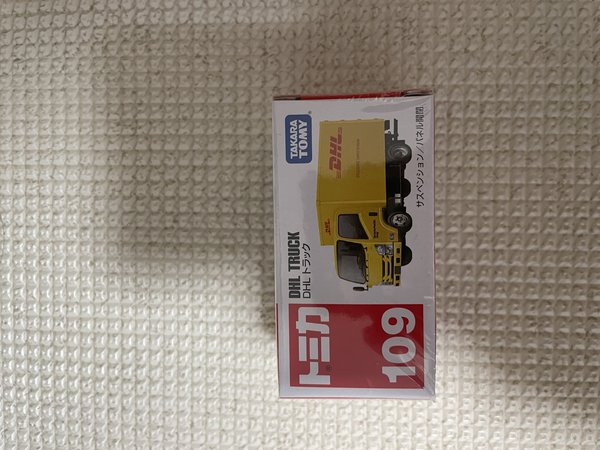 多美卡仿真小汽车