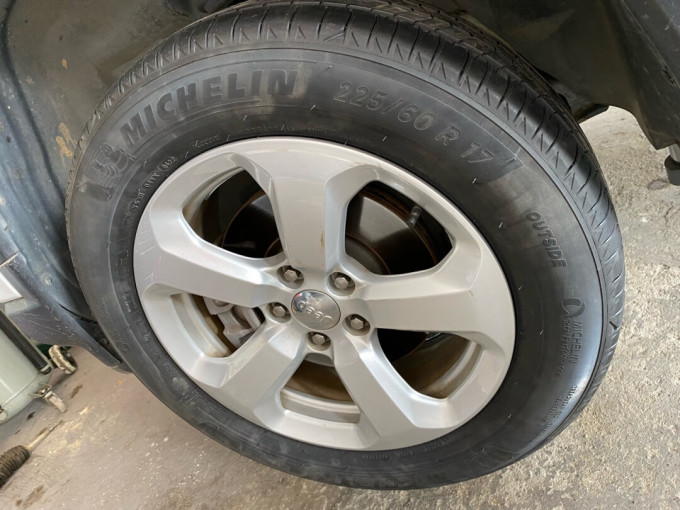 17:03:28米其林轮胎不愧是国际大品牌,原车的优科豪马偏硬,胎噪比较大