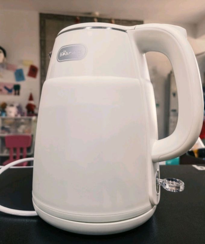 新年换新的小熊电水壶