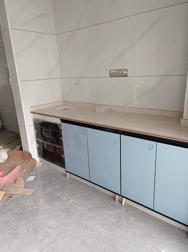 油烟机三件套都装好了，由于天然气还没开通