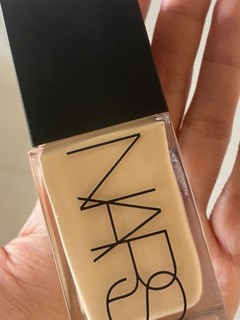 我从来没有过如此干净的底妆！ nars 超方瓶