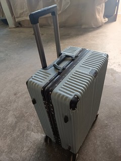 我的滑雪装备之方便使用大容量的行李箱