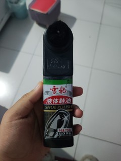 刷的鞋非常亮的鞋油