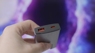 倍思轻薄快充充电器，出差旅行的“绝佳伴侣