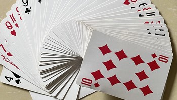 扑克牌看起来很高档，也不会折变形，手感非常好~