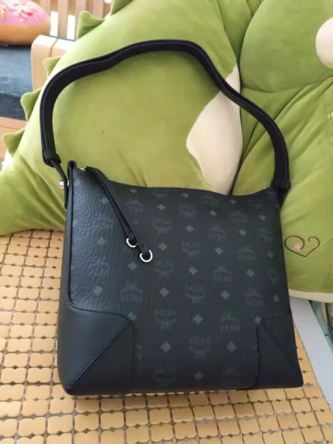 mcm女士单肩包怎么样 非常满意!容量大,包身轻,肩带._什么值得买