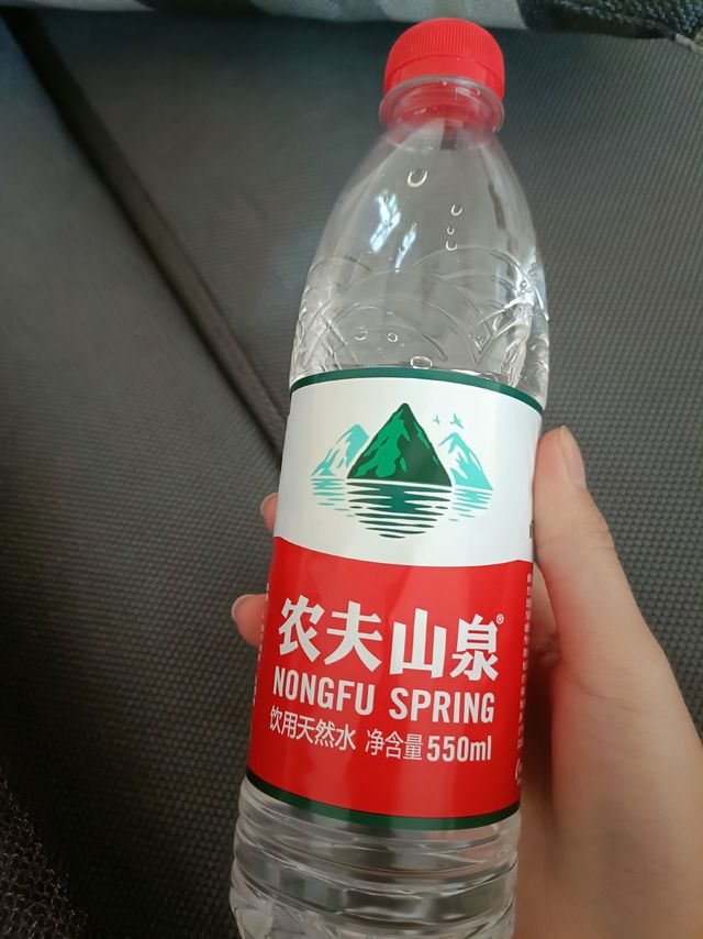 农夫山泉有点甜！一直囤这个水