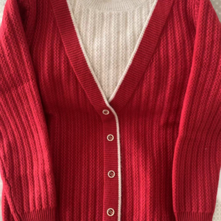 假两件大红色毛衣，春节必备的衣服