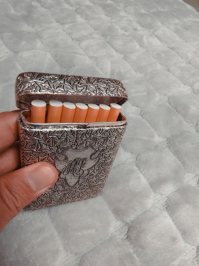 烟盒