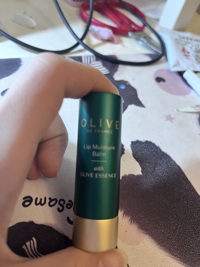 润唇膏和唇蜜(润唇膏和口红有什么区别)