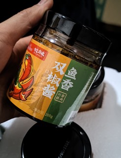 买的临期双椒酱到了，味道不错喔